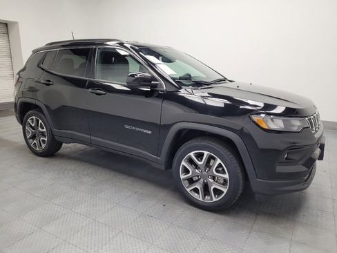Used 2024 Jeep Compass Latitude AWD/4WD image 11