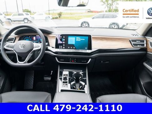 Certified 2024 Volkswagen Atlas SE w/ Black Wheel Package image 30