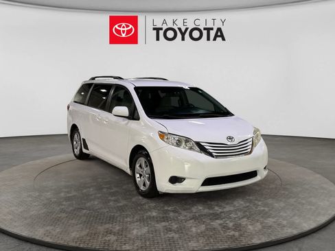 Used 2017 Toyota Sienna LE FWD image 13