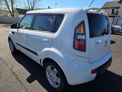 Used 2010 Kia Soul + image 8