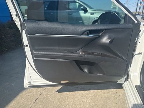 Used 2022 Toyota Camry XSE w/ Navigation Package image 15