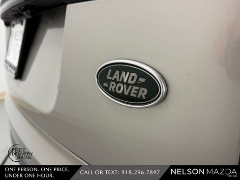 Used 2018 Land Rover Range Rover Velar R-Dynamic SE AWD/4WD image 12