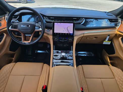 New 2025 Jeep Grand Cherokee Summit image 7