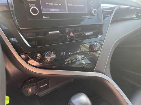 Used 2023 Toyota Camry SE image 17