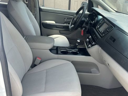 Used 2021 Kia Sedona LX FWD image 15