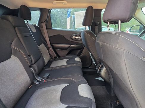 Used 2014 Jeep Cherokee Sport w/ Safety Group AWD/4WD image 17