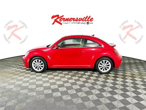 Used 2018 Volkswagen Beetle 2.0T SE image 4