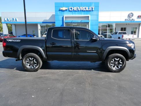 Used 2019 Toyota Tacoma TRD Off-Road w/ Technology Package AWD/4WD image 4