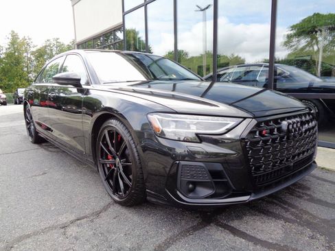 Used 2022 Audi S8 AWD/4WD image 3