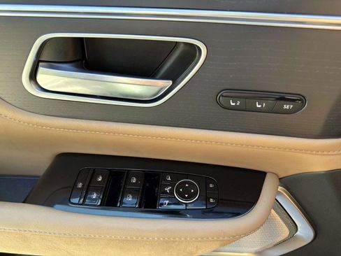 Certified 2025 INFINITI QX80 Sensory image 8