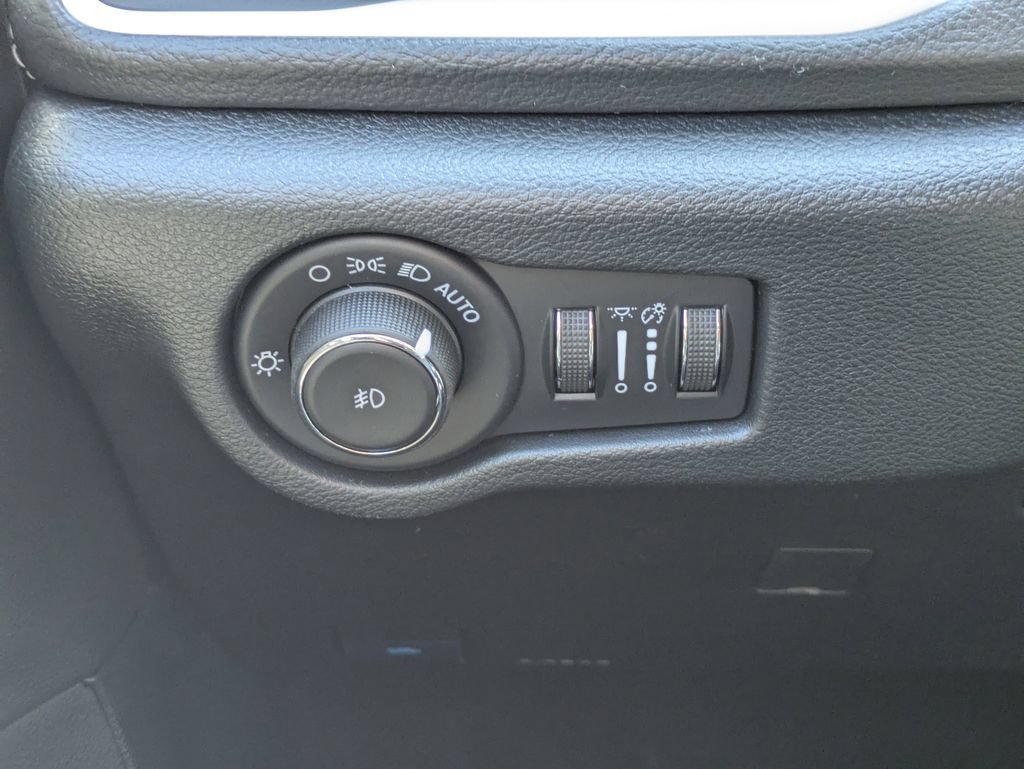 New 2026 Chrysler Pacifica Select w/ S Appearance Package FWD image 25