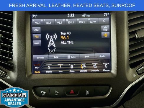 Used 2019 Jeep Cherokee Trailhawk AWD/4WD image 15