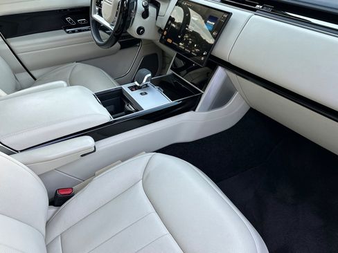 Used 2024 Land Rover Range Rover Long Wheelbase Autobiography image 32