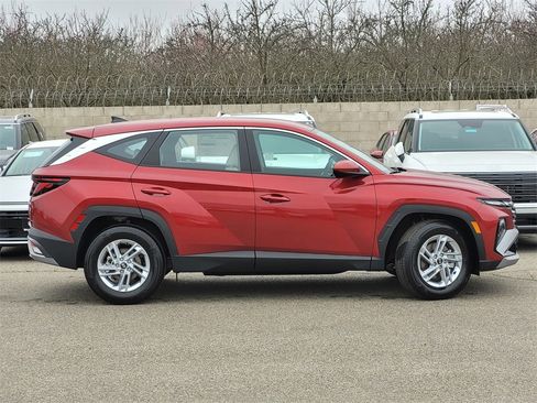 New 2026 Hyundai Tucson SE image 3