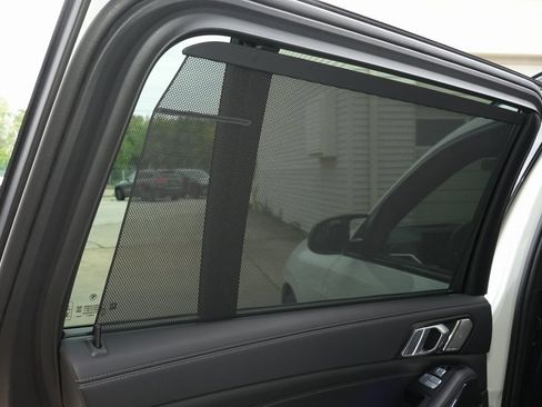 Used 2023 BMW X7 M60i image 24