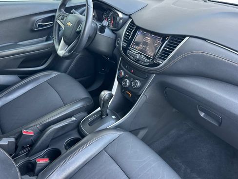 Used 2022 Chevrolet Trax LT w/ LT Convenience Package AWD/4WD image 17