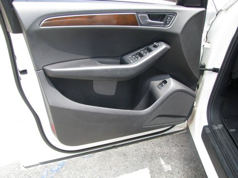 Used 2011 Audi Q5 2.0T Premium AWD/4WD image 9