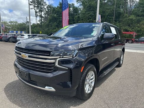 Used 2024 Chevrolet Suburban LT AWD/4WD image 12