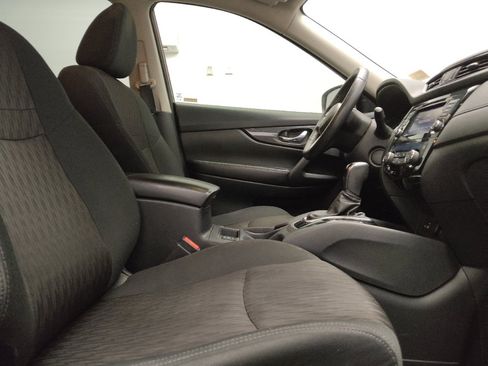 Used 2020 Nissan Rogue SV FWD image 21