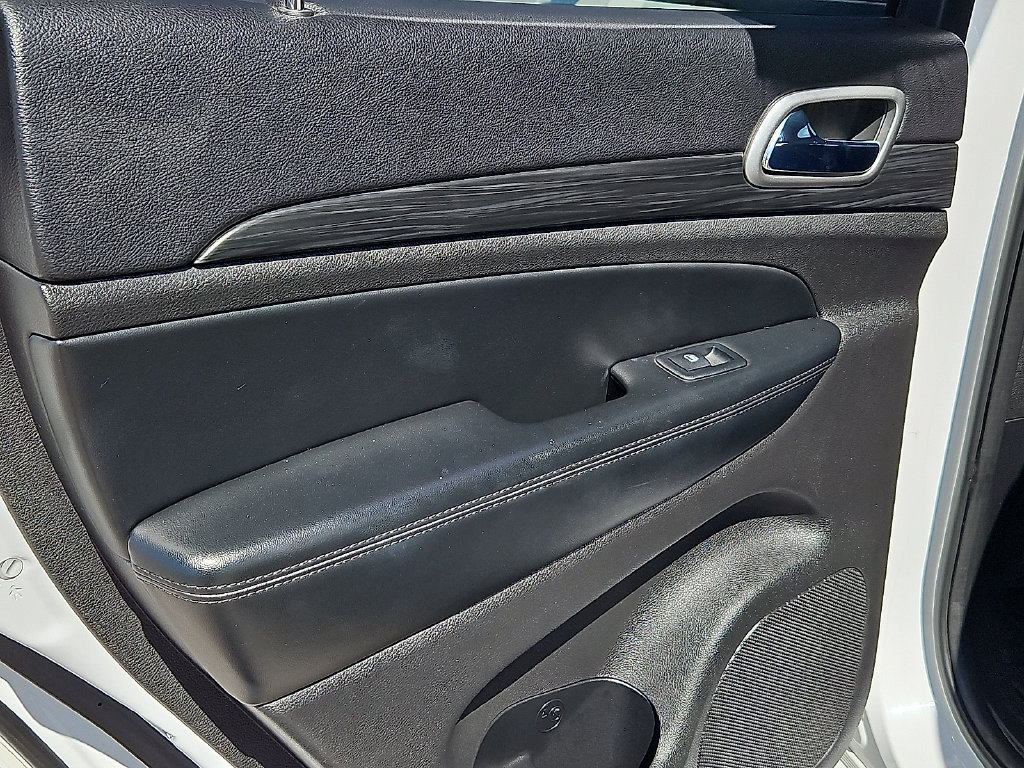 Used 2019 Jeep Grand Cherokee Altitude RWD image 17