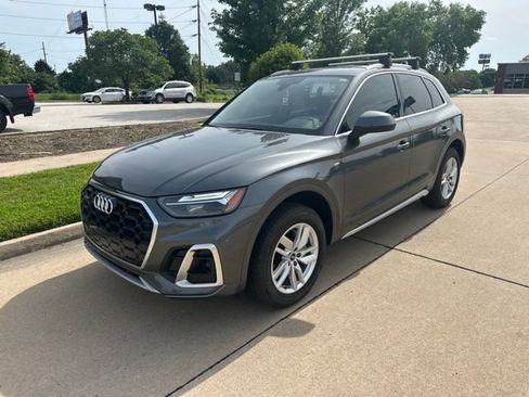 Used 2023 Audi Q5 2.0T Premium w/ Convenience Package AWD/4WD image 2