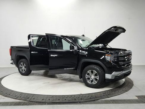 Used 2023 GMC Sierra 1500 SLT w/ SLT Convenience Package image 9