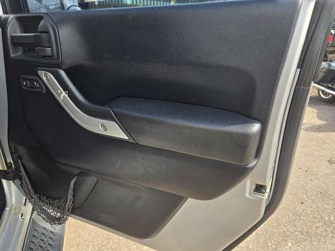Used 2012 Jeep Wrangler Unlimited Sahara w/ Connectivity Group AWD/4WD image 23