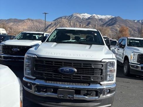 New 2026 Ford F250 XL w/ XL Chrome Package image 30