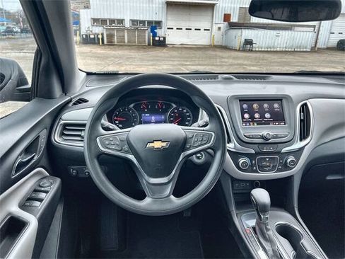 Used 2022 Chevrolet Equinox LS w/ LS Convenience Package image 11