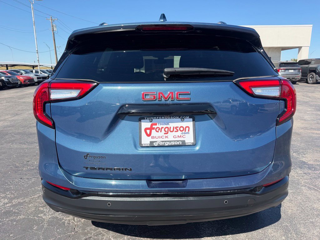 Used 2024 GMC Terrain SLE w/ Driver Convenience Package FWD image 16