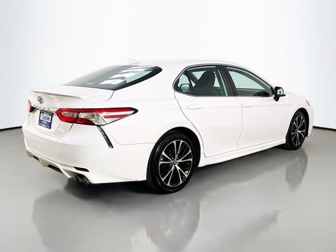 Used 2020 Toyota Camry SE FWD image 8