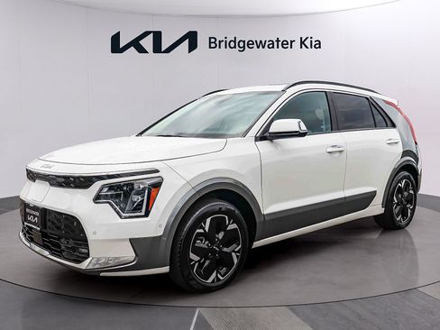 Certified 2025 Kia Niro Wave w/ Wave Preserve Package FWD image 3