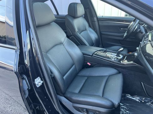 Used 2013 BMW 550i xDrive Sedan image 32