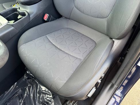 Used 2020 Toyota RAV4 XLE w/ Convenience Package FWD image 19