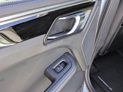 Used 2024 Porsche Macan image 26