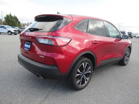 Used 2022 Ford Escape SE w/ SE Sport Appearance Package AWD/4WD image 5