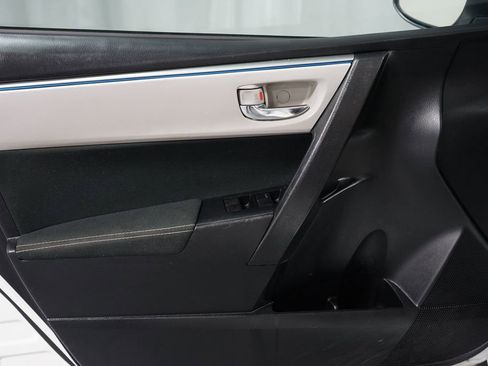 Used 2016 Toyota Corolla S image 26