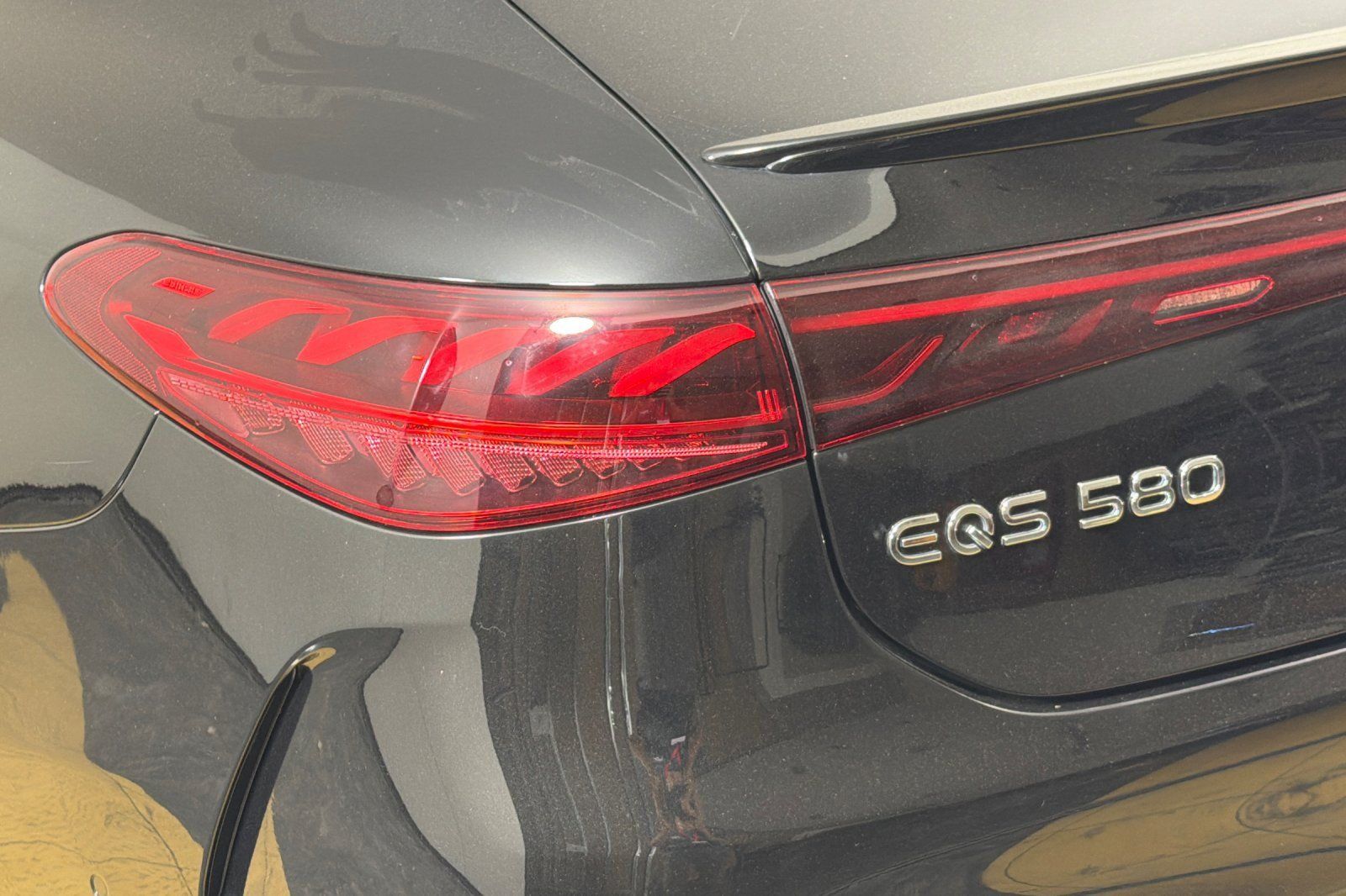Used 2022 Mercedes-Benz EQS 580 4MATIC Sedan w/ Pinnacle Trim Package image 27
