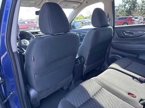 Used 2018 Nissan Rogue SV image 16