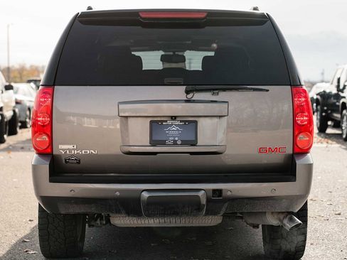 Used 2011 GMC Yukon SLT w/ SLT Chrome Package image 9