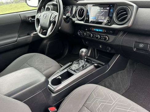 Used 2016 Toyota Tacoma TRD Sport image 15