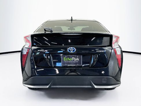 Used 2016 Toyota Prius Three Touring w/ Preferred Accessory Package FWD image 7