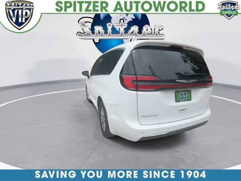 Used 2024 Chrysler Pacifica Touring-L FWD image 8