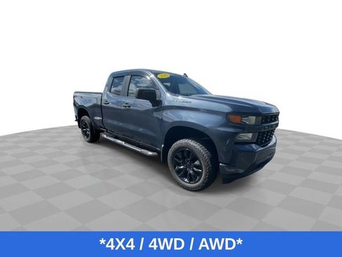 Used 2020 Chevrolet Silverado 1500 Custom w/ Custom Value Package AWD/4WD image 2