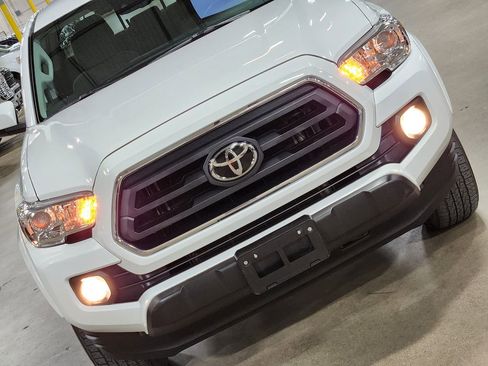 Used 2022 Toyota Tacoma SR5 image 19