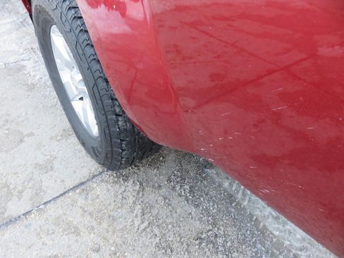 Used 2013 Nissan Frontier SV image 29