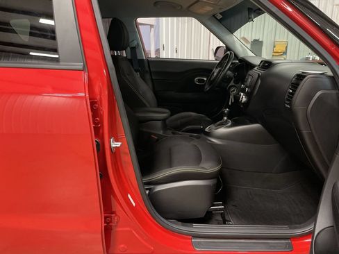 Used 2016 Kia Soul + w/ Designer's Package FWD image 25