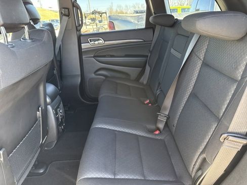 Used 2019 Jeep Grand Cherokee Laredo image 6