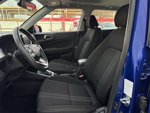 Used 2025 Hyundai Venue SEL image 25