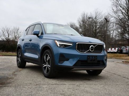 Certified 2025 Volvo XC40 B5 Core image 28